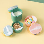 Made by food grade and eco-friendly PP material Separate spoon placement with special slot design to take out easily Double layer cover to eliminate the possibility of leaking Upgraded silicone seal ring, with tighter design ABS rubber handle to carry easily Suitable for various of sterilization: high temperature sterilization, steam sterilization and UV sterilization Can be used as snack or food storage box other than milk storage